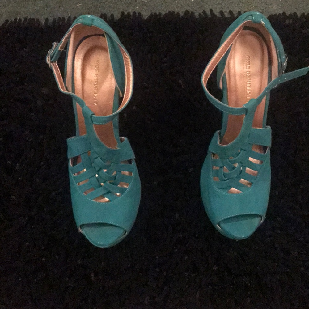 6in turquoise heels